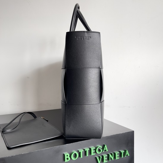BottegaVeneta Large Arco Tote Bag
