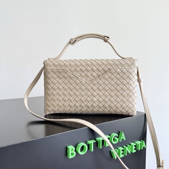 Bottega Veneta Knot Lock