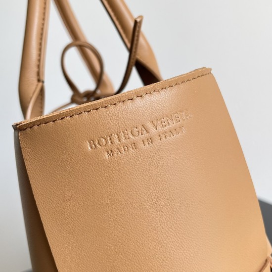 Bottega Veneta Arco Tote Size：30*20*11.5cm