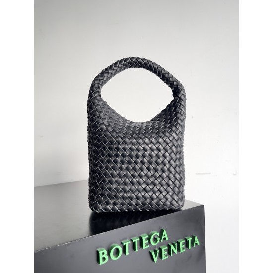 Bottega Veneta Cabat Bucket