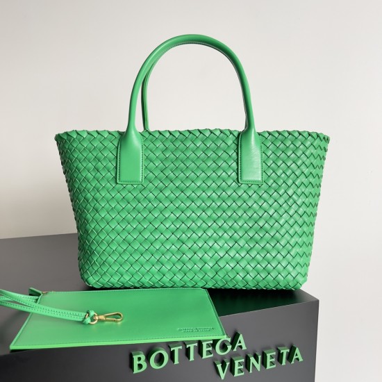 Bottega Veneta Medium Cabat