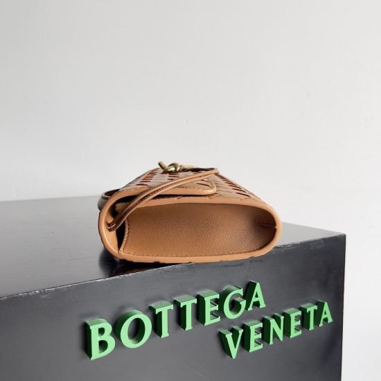 Bottega Veneta Andiamo Clutch