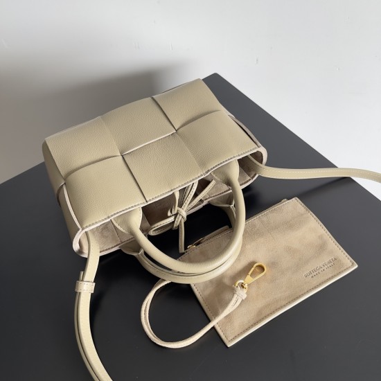 Bottega Veneta Mini Arco Tote