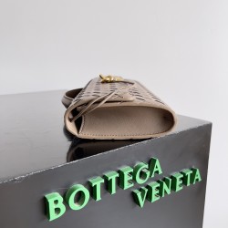 Bottega Veneta Andiamo Clutch Bottega Veneta Andiamo Clutch