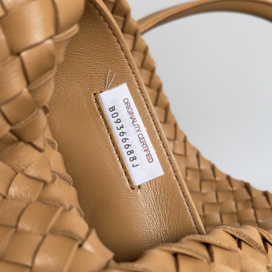 Bottega Veneta Medium Cabat