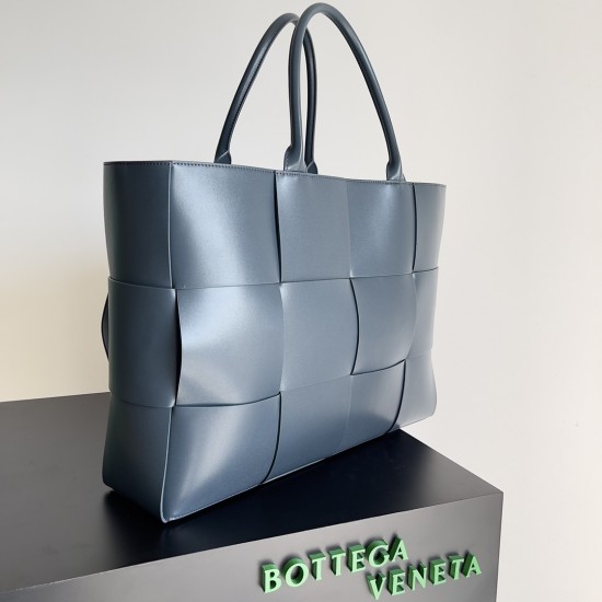 BottegaVeneta Large Arco Tote Bag