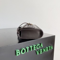 Bottega Veneta Andiamo Clutch Bottega Veneta Andiamo Clutch