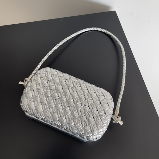 BottegaVeneta Knot On Strap Dinner Package Size: 20.5*6*12.5CM