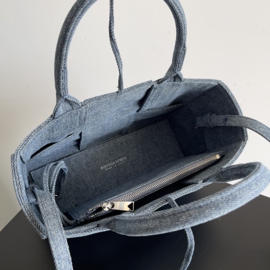 Bottega Veneta Arco Tote