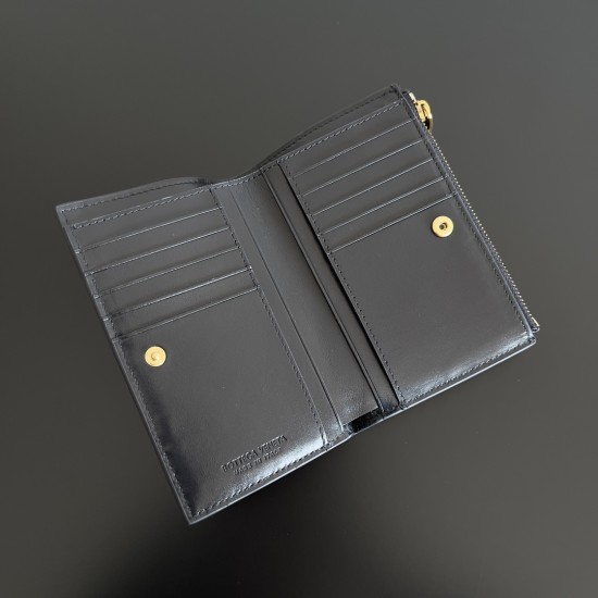 Bottega Veneta Intrecciato Medium Bi-Fold Wallet