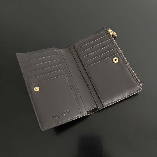 Bottega Veneta Intrecciato Medium Bi-Fold Wallet