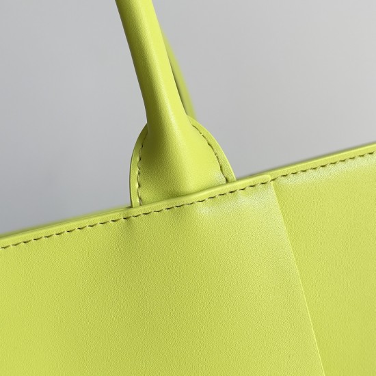 BottegaVeneta Large Arco Tote Bag