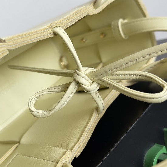 Bottega Veneta Mini Arco Tote