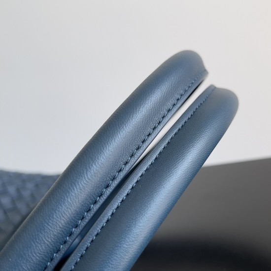 Bottega Veneta Medium Cabat