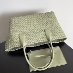Bottega Veneta Medium Cabat