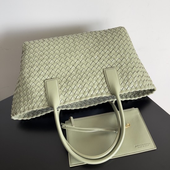 Bottega Veneta Medium Cabat