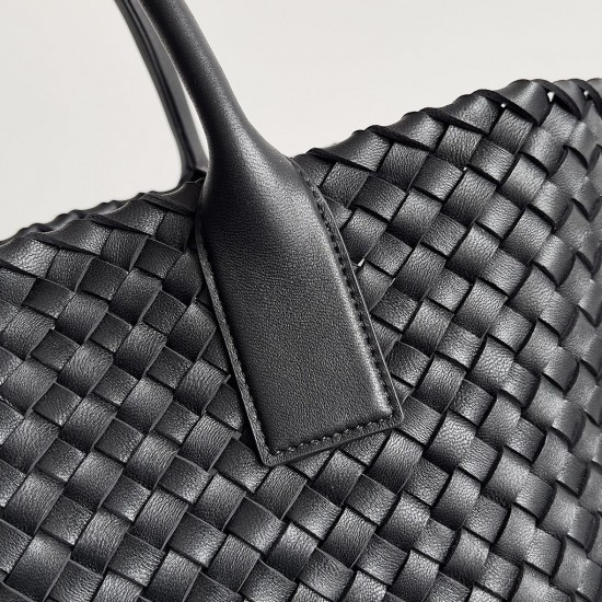 Bottega Veneta Medium Cabat