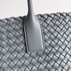 Bottega Veneta Medium Cabat