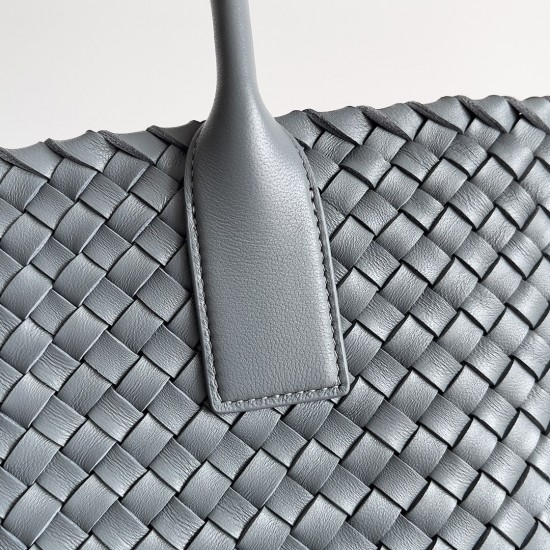 Bottega Veneta Medium Cabat