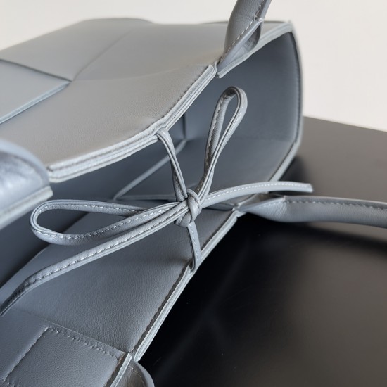 Bottega Veneta Arco Tote Size：30*20*11.5cm