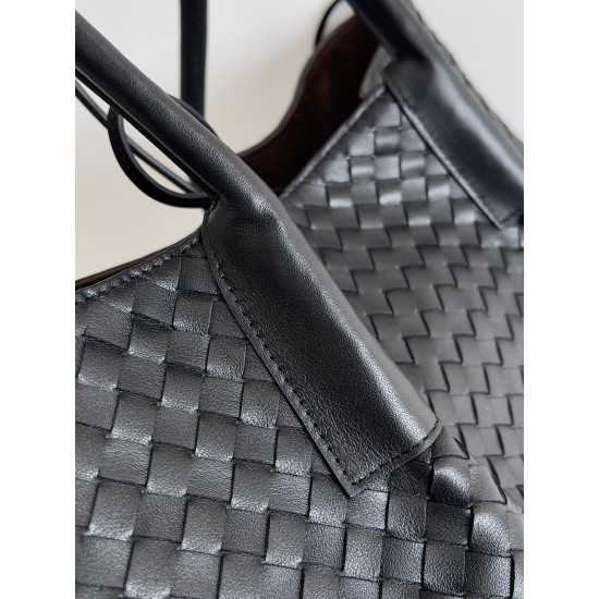Bottega Veneta Pinacoteca