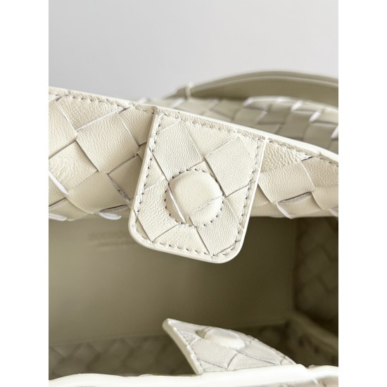 Bottega Veneta Medium Parachute