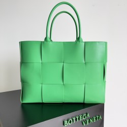 BottegaVeneta Large Arco Tote Bag