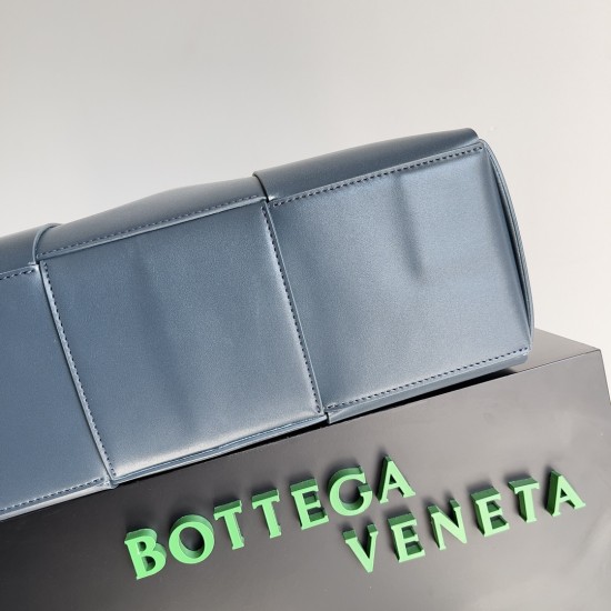 BottegaVeneta Large Arco Tote Bag