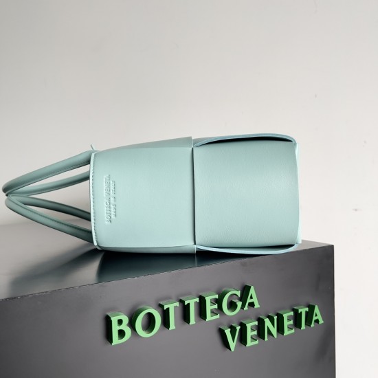 Bottega Veneta Arco Tote Size：30*20*11.5cm