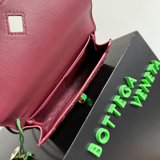 BottegaVeneta Andiamo Daisy Pouch