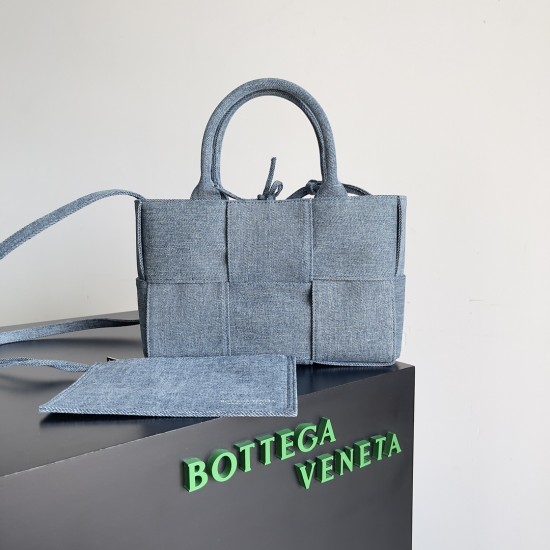 Bottega Veneta Arco Tote
