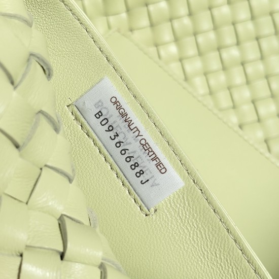 Bottega Veneta Medium Cabat