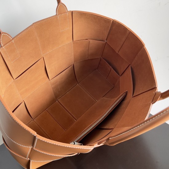 BottegaVeneta Large Arco Tote Bag