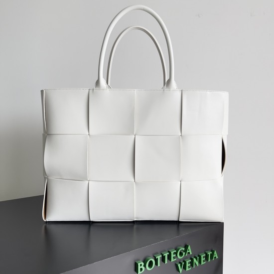 BottegaVeneta Large Arco Tote Bag
