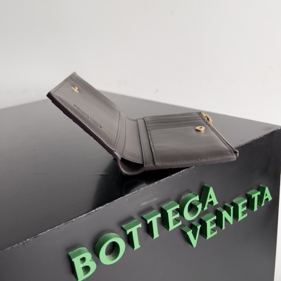 Bottega Veneta Intrecciato Medium Bi-Fold Wallet