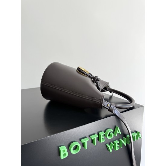 Bottega Veneta Small Liberta Bucket