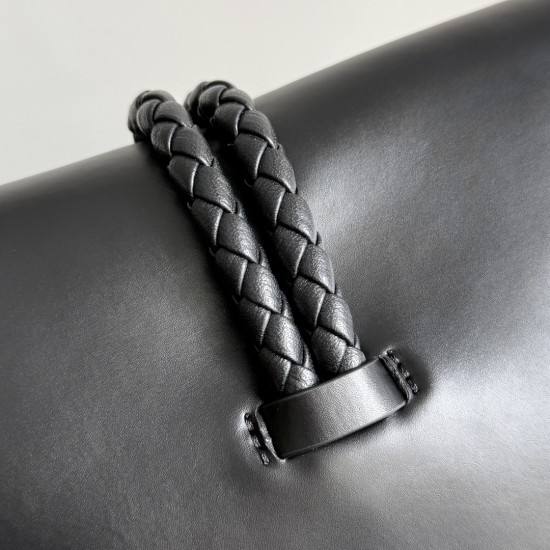 Bottega Veneta Baby Liberta