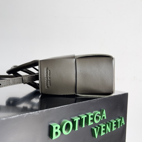 Bottega Veneta Arco Tote