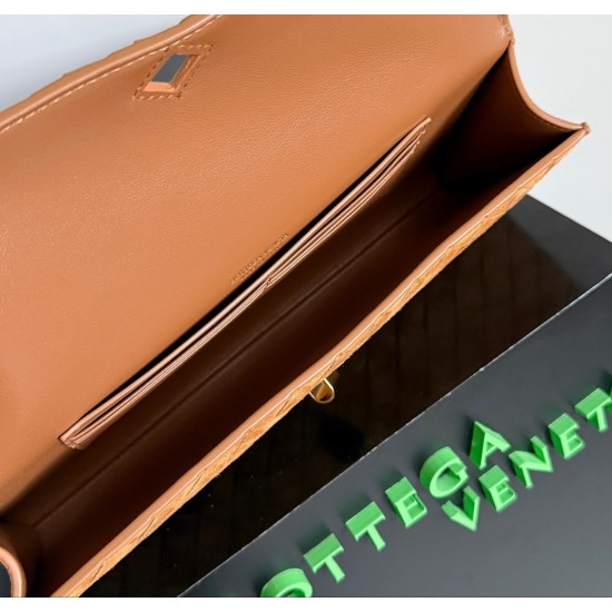 Bottega Veneta Andiamo Clutch
