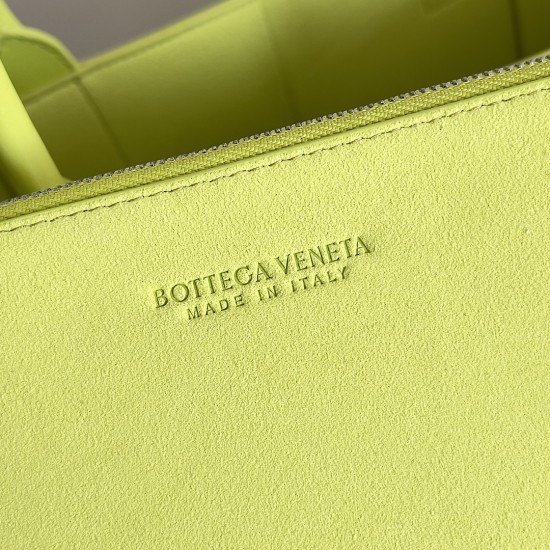 BottegaVeneta Large Arco Tote Bag