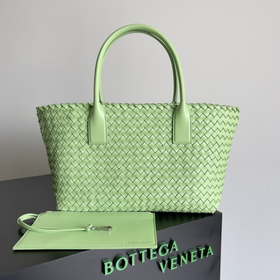 Bottega Veneta Medium Cabat