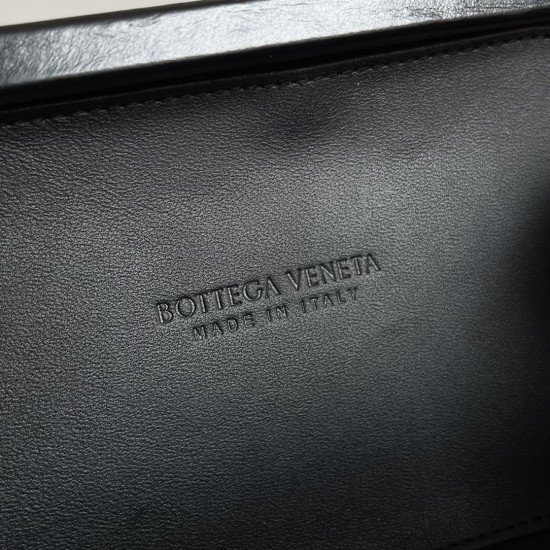 BottegaVeneta Knot On Strap Dinner Package Size: 20.5*6*12.5CM