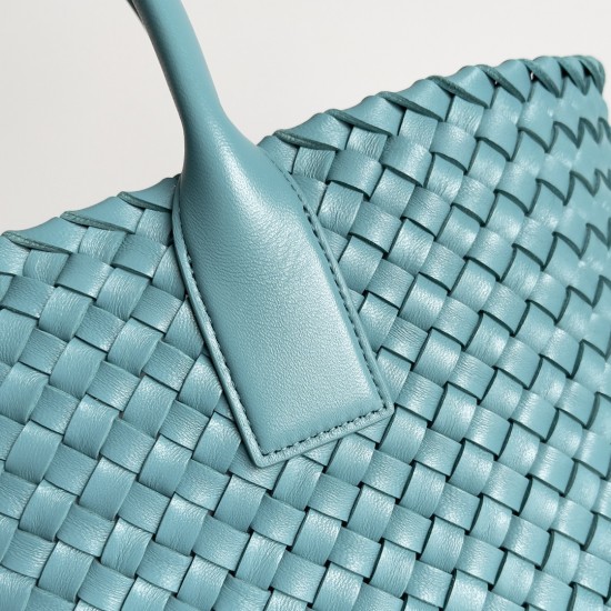 Bottega Veneta Medium Cabat