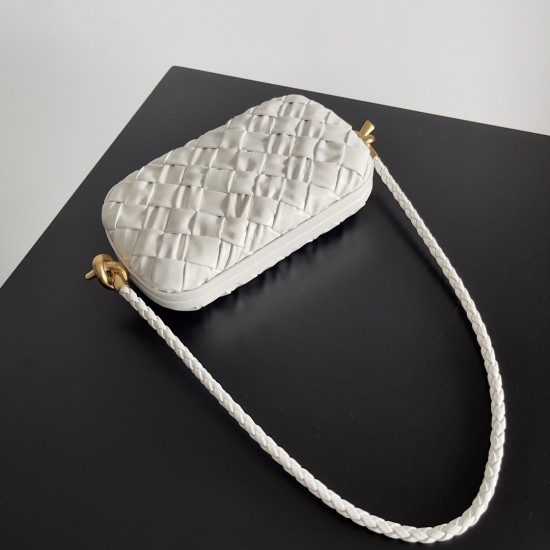 BottegaVeneta Knot On Strap Dinner Package Size: 20.5*6*12.5CM
