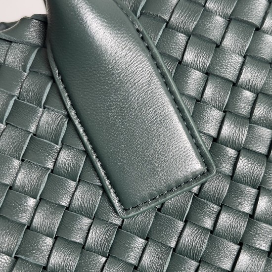 Bottega Veneta Medium Cabat