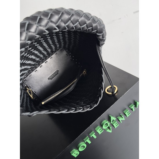 Bottega Veneta Cabat Bucket