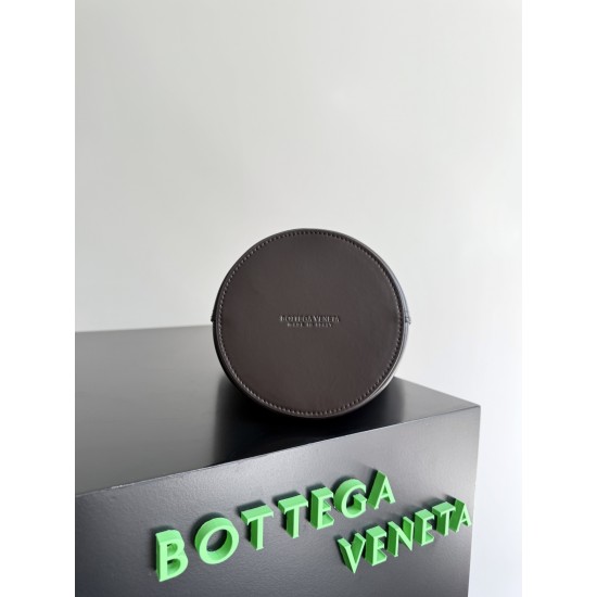Bottega Veneta Small Liberta Bucket