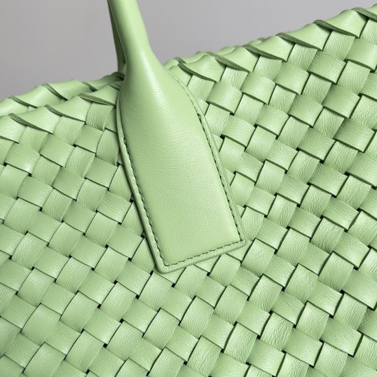 Bottega Veneta Medium Cabat