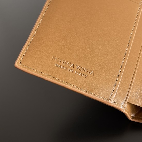 Bottega Veneta Intrecciato Medium Bi-Fold Wallet