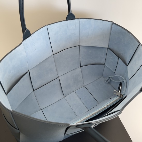 BottegaVeneta Large Arco Tote Bag